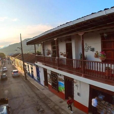 Hotel La Casa De Las Flores Hostal Jardín Esterno foto