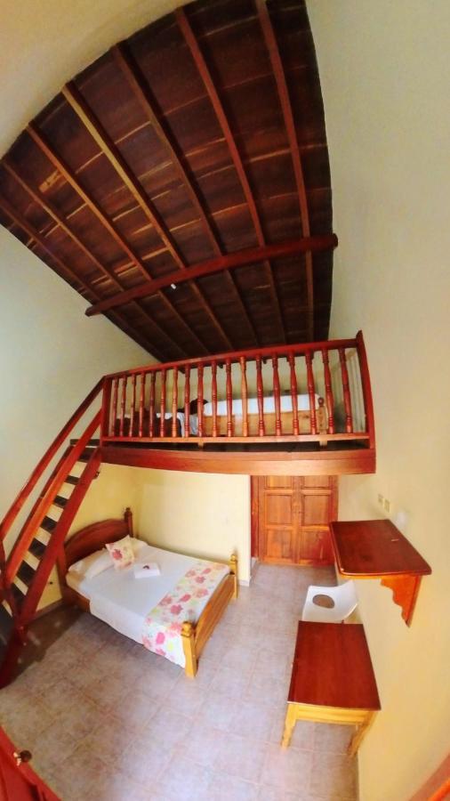 La Casa De Las Flores Hostal Jardín Esterno foto