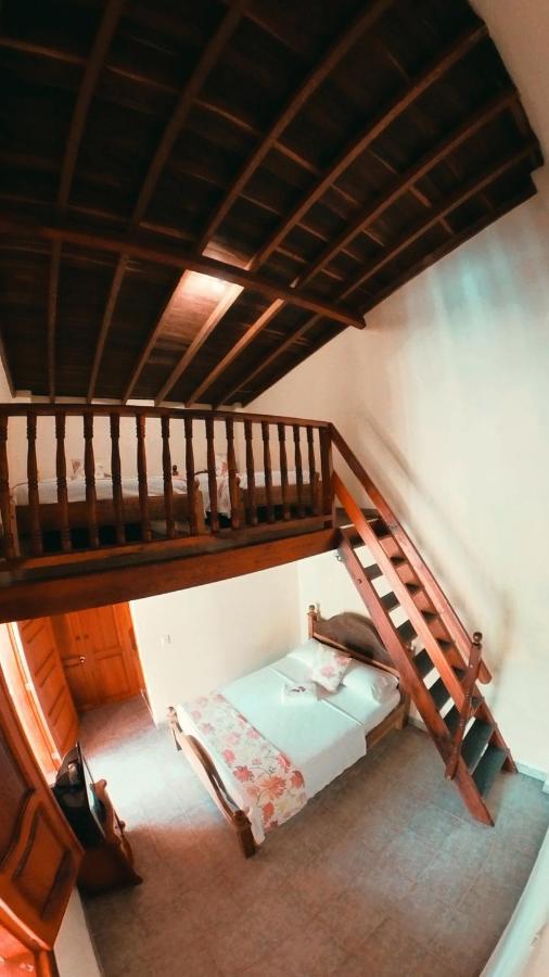 La Casa De Las Flores Hostal Jardín Esterno foto