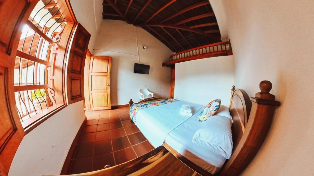 La Casa De Las Flores Hostal Jardín Esterno foto
