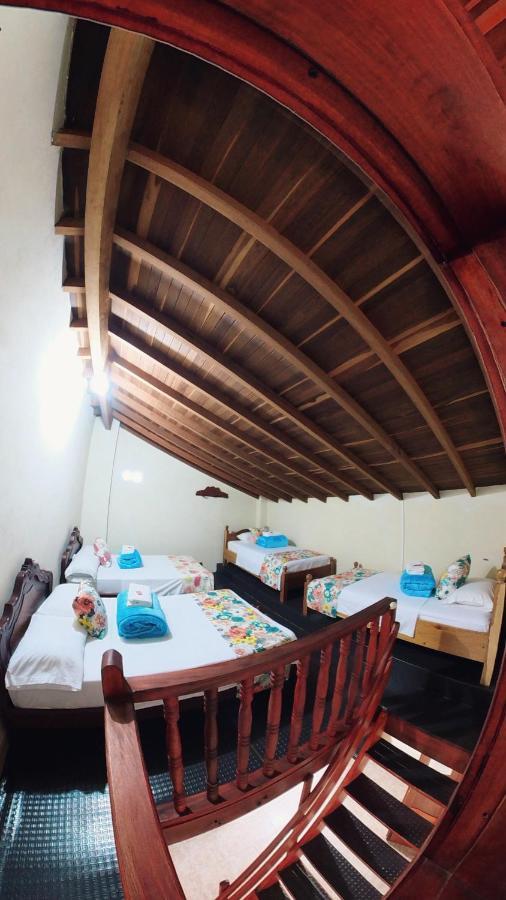 La Casa De Las Flores Hostal Jardín Esterno foto
