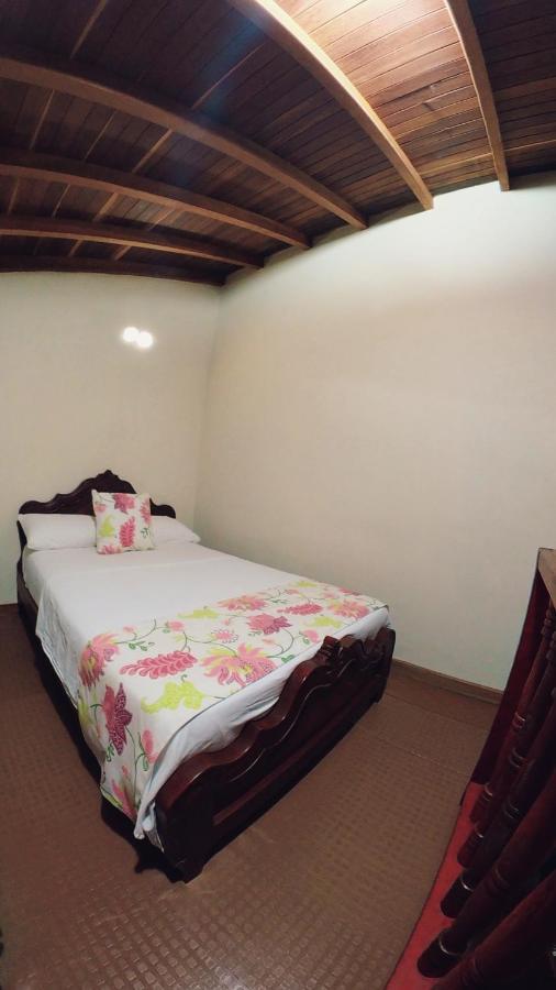 La Casa De Las Flores Hostal Jardín Esterno foto